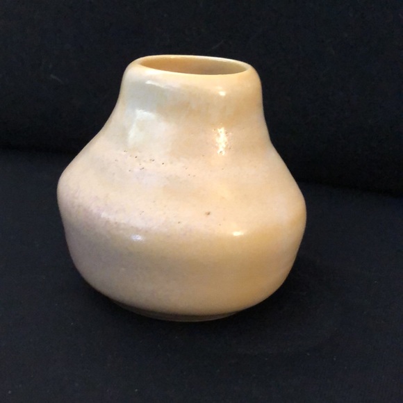 Handmade ceramic mini bud vase - Picture 2 of 5
